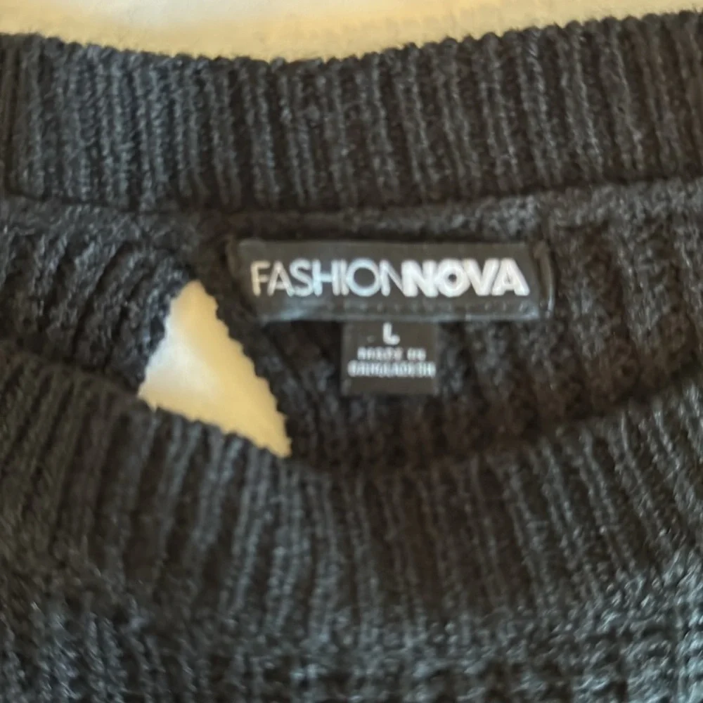 Fashion Nova Women’s Black Sweater Crisscross tie at Back New no tag Size Large